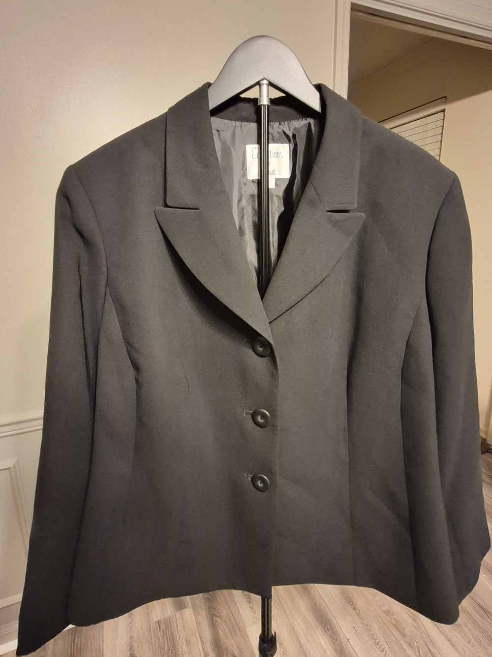 Le Suit Black Women's Tailored Three-Button Blazer